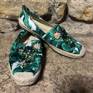 CHINESE Laundry Hayden Green Tropical Print Beaded Bug Espadrilles Shoes 9/40